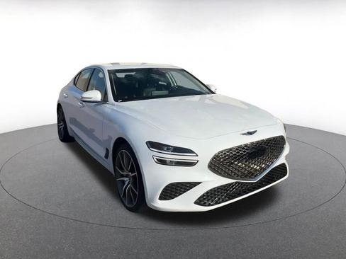 Used 2025 Genesis G70 2.5T image 3
