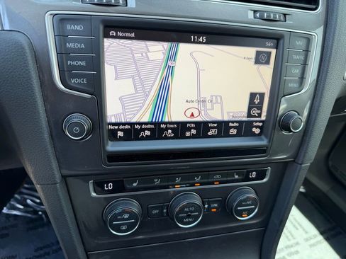 Used 2016 Volkswagen e-Golf SEL Premium image 23