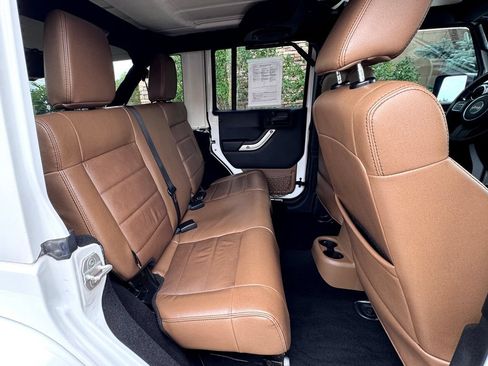 Used 2012 Jeep Wrangler Unlimited Sahara w/ Connectivity Group AWD/4WD image 33