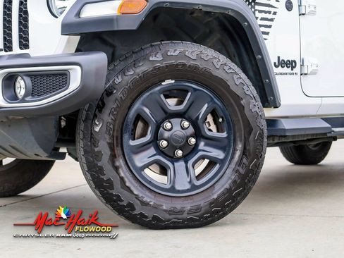 Used 2023 Jeep Gladiator Sport image 2