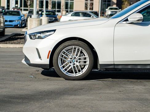 Used 2025 BMW 530i xDrive 530i xDrive w/ Premium Package image 8