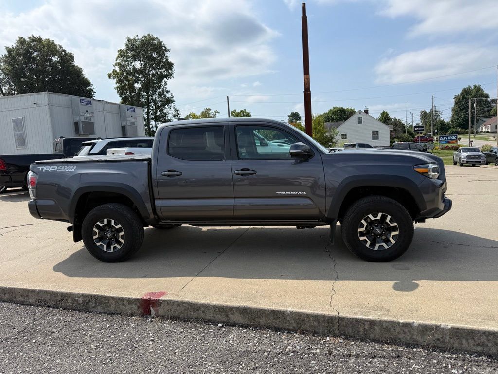 Used 2022 Toyota Tacoma TRD Off-Road w/ Technology Package AWD/4WD image 5