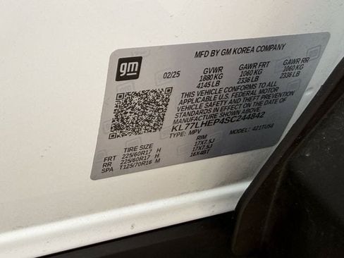 Used 2025 Chevrolet Trax LT FWD image 31