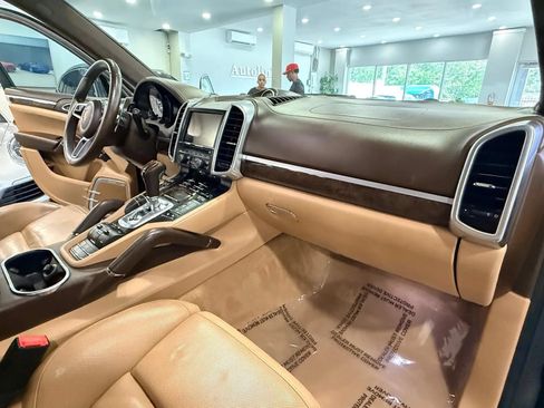 Used 2015 Porsche Cayenne Turbo w/ Premium Package AWD/4WD image 10