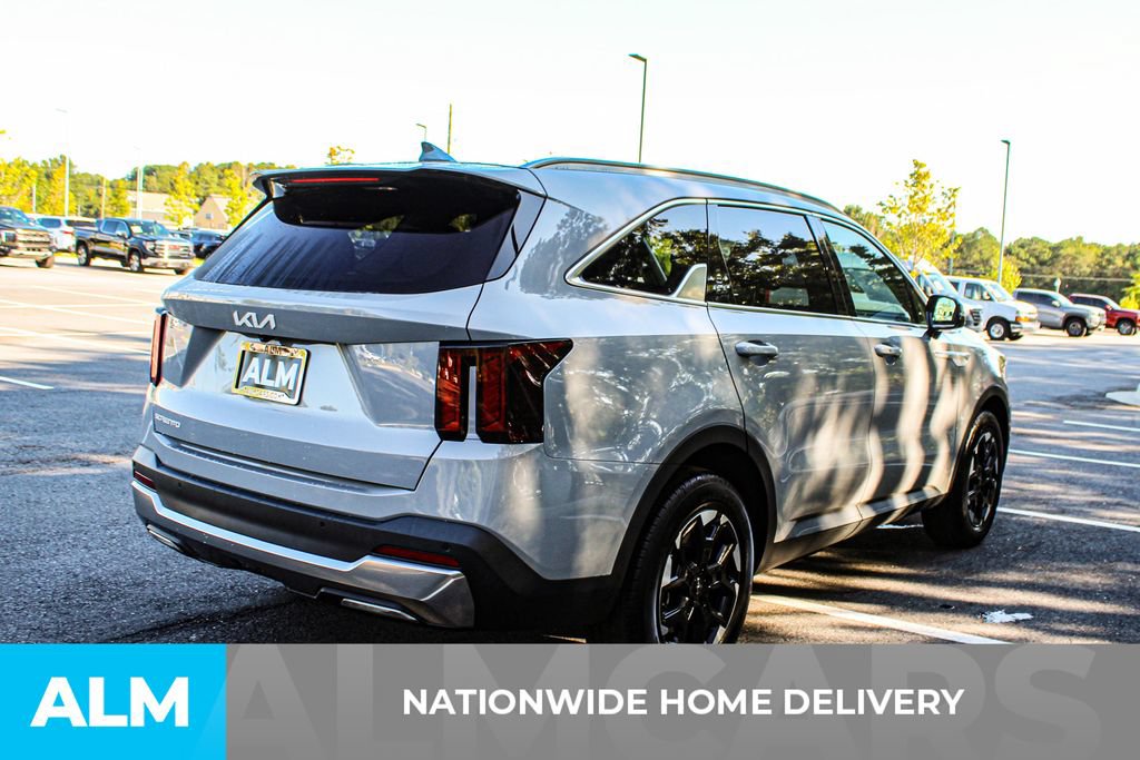 Used 2025 Kia Sorento S w/ Panoramic Sunroof Package FWD image 4