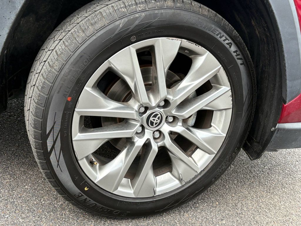 Used 2021 Toyota RAV4 XLE Premium FWD image 4