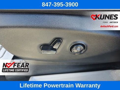 Used 2024 Chrysler Pacifica Touring-L image 17