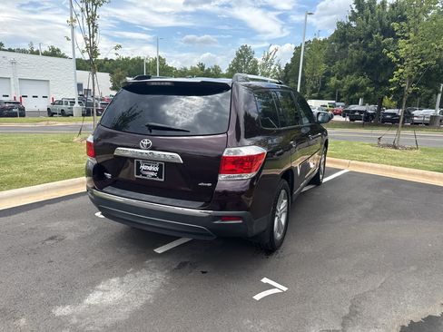 Used 2013 Toyota Highlander Limited AWD/4WD image 10