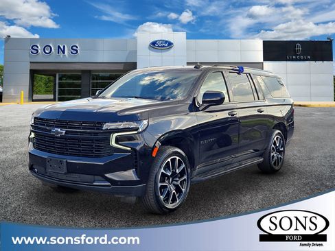 Used 2024 Chevrolet Suburban RST image 1