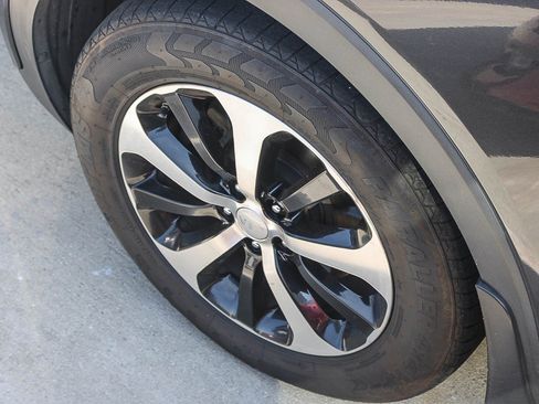 Used 2017 Kia Sorento EX w/ EX V6 Premium Package image 12