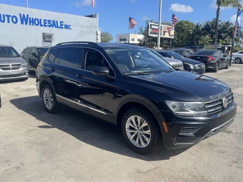 Used 2018 Volkswagen Tiguan SE image 1