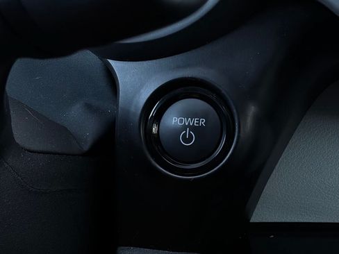 Used 2025 Toyota Sienna XLE FWD image 32