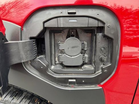 Used 2023 Subaru Solterra Limited image 31