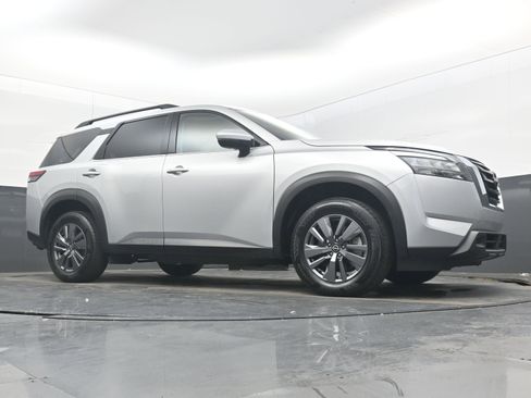Used 2024 Nissan Pathfinder SV FWD image 23