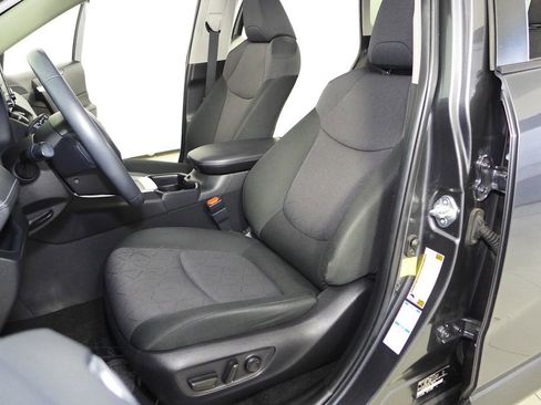 Used 2020 Toyota RAV4 XLE image 22