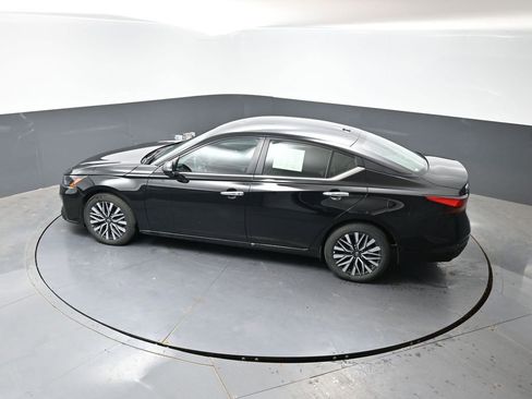 Used 2025 Nissan Altima 2.5 SV FWD image 43