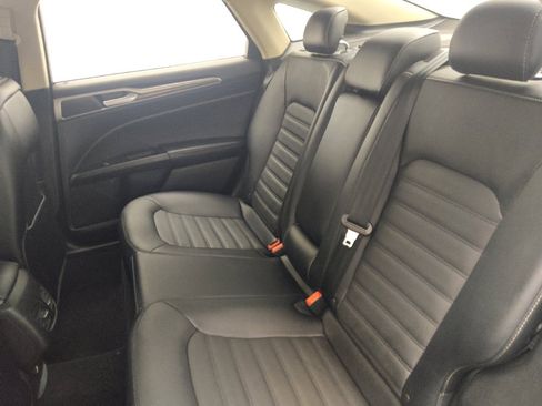 Used 2018 Ford Fusion SE w/ Fusion SE Technology Package FWD image 18