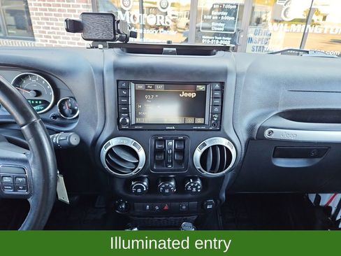 Used 2017 Jeep Wrangler Unlimited Rubicon w/ Connectivity Group image 15