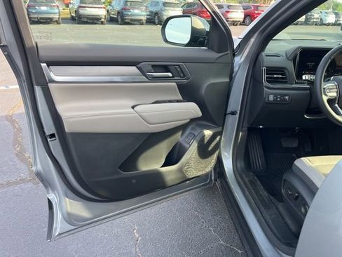 Used 2026 GMC Terrain Elevation w/ Elevation Premium Package AWD/4WD image 4