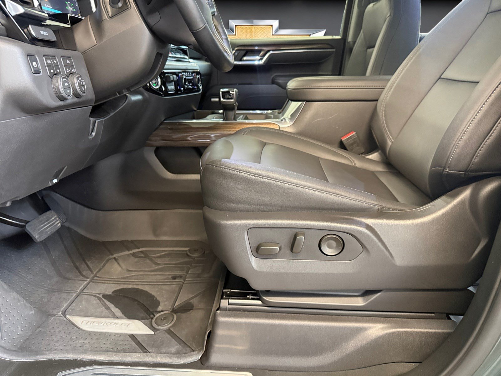 Used 2026 Chevrolet Silverado 1500 LT Trail Boss w/ Convenience Package II AWD/4WD image 11