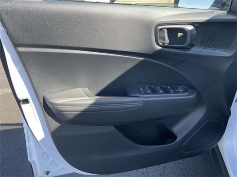 Certified 2025 Hyundai Venue Limited image 12