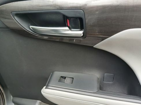 Used 2020 Toyota Highlander Platinum image 25