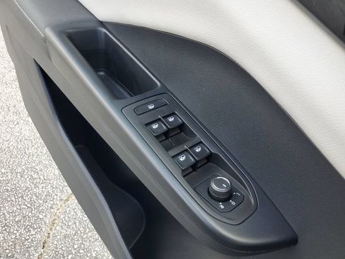 Certified 2025 Volkswagen Taos S FWD image 35
