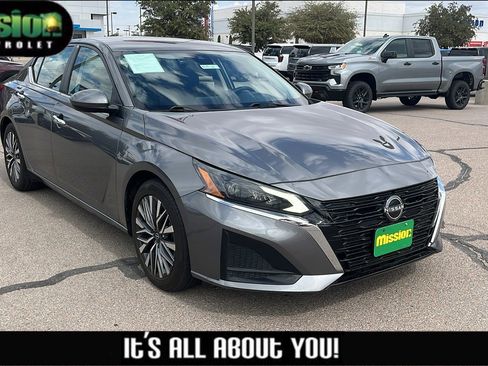 Used 2023 Nissan Altima 2.5 SV image 1