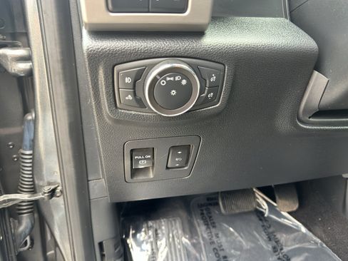 Used 2019 Ford F150 Lariat w/ Equipment Group 502A Luxury AWD/4WD image 17