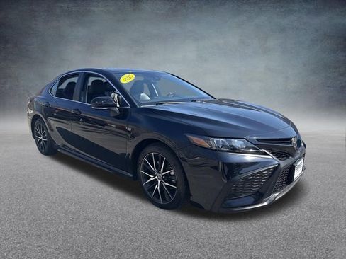 Used 2023 Toyota Camry SE FWD image 4