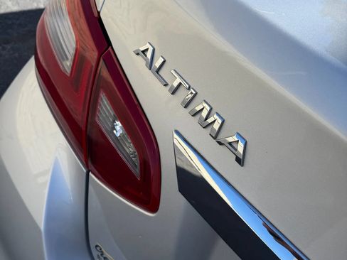 Used 2018 Nissan Altima 2.5 SL FWD image 11