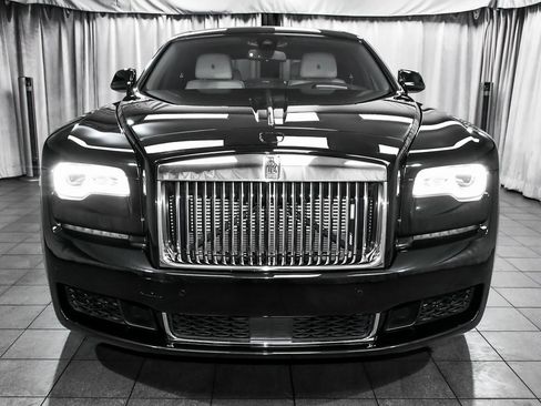 Used 2018 Rolls-Royce Ghost image 2