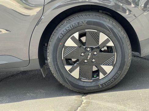Used 2026 Kia Carnival LXS FWD image 14