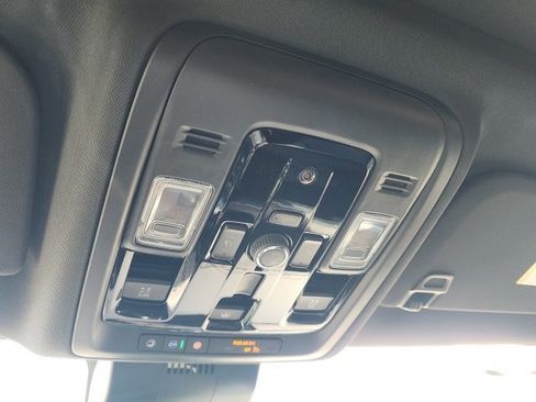 New 2026 Chevrolet Suburban High Country image 39