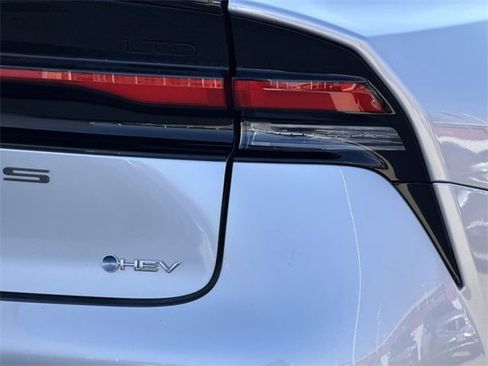 Used 2025 Toyota Prius Limited image 6