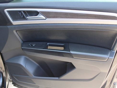 Used 2019 Volkswagen Atlas SE FWD image 12