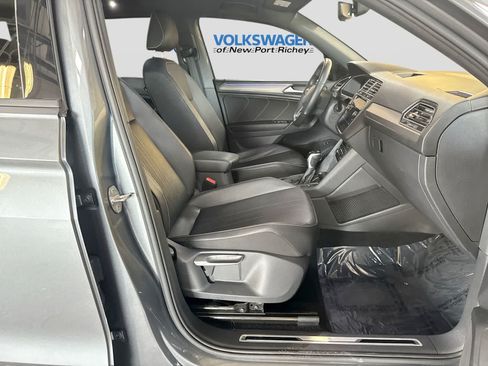 Used 2022 Volkswagen Tiguan SE R-Line FWD image 27