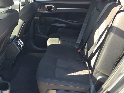 Used 2021 Kia Sorento LX image 15
