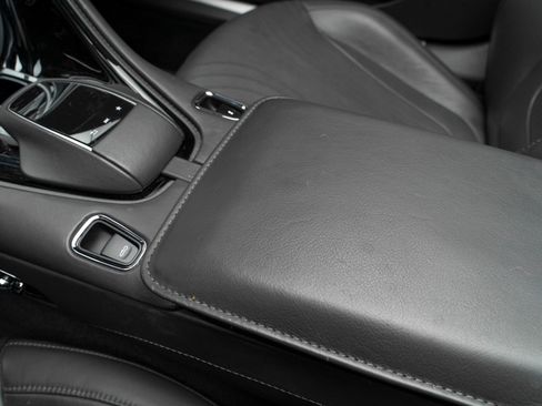 Used 2020 Aston Martin DB11 Volante RWD image 33