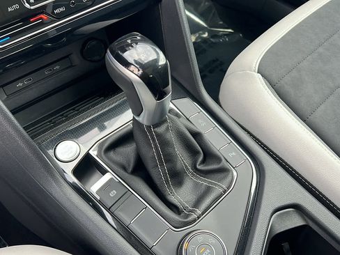 New 2026 Volkswagen Taos SE image 13