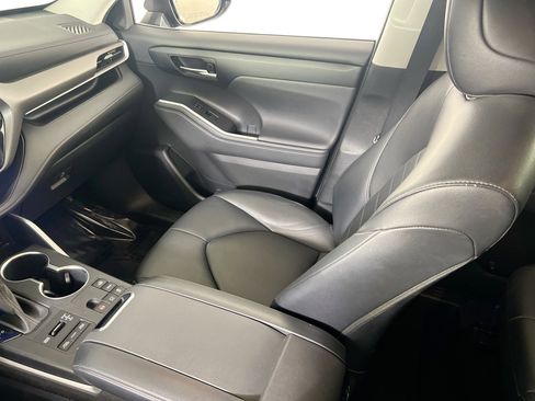 Used 2023 Toyota Highlander XLE image 23