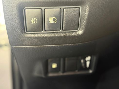 Used 2018 Toyota C-HR XLE FWD image 28