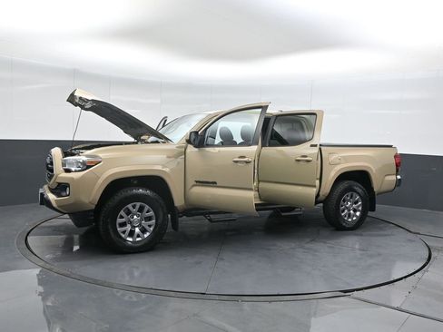 Certified 2018 Toyota Tacoma SR5 image 49