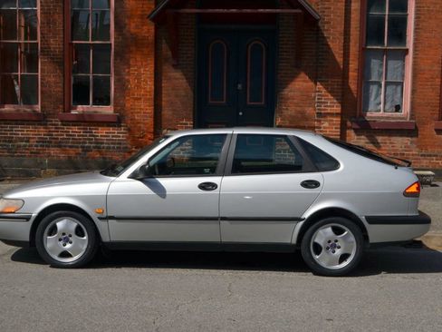 Used 1997 Saab 900 S FWD image 1