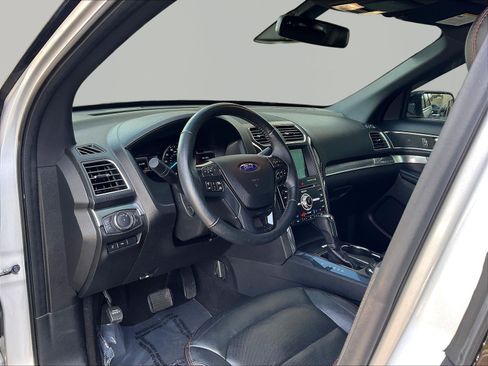 Used 2018 Ford Explorer Sport w/ Equipment Group 401A AWD/4WD image 17