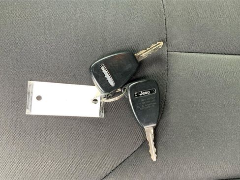 Used 2018 Jeep Wrangler Unlimited Sport S image 32