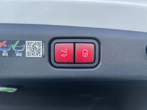 New 2025 Mercedes-Benz E 350 Sedan image 15