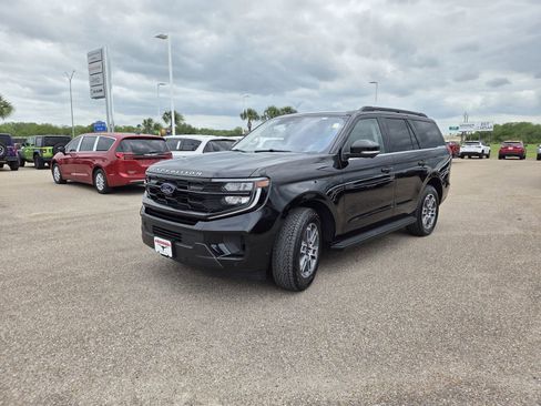 Used 2025 Ford Expedition Active AWD/4WD image 3