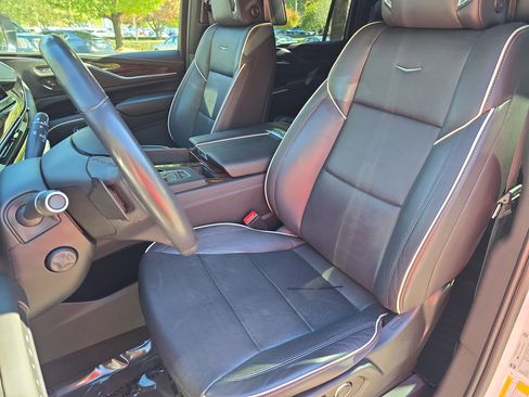 Used 2021 Cadillac Escalade ESV Premium Luxury image 16