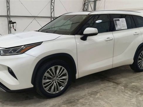 Used 2021 Toyota Highlander Platinum image 4